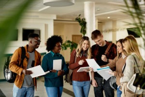 Los Jóvenes Universitarios y las Consecuencias académicas del Consumo entre Menores de Edad